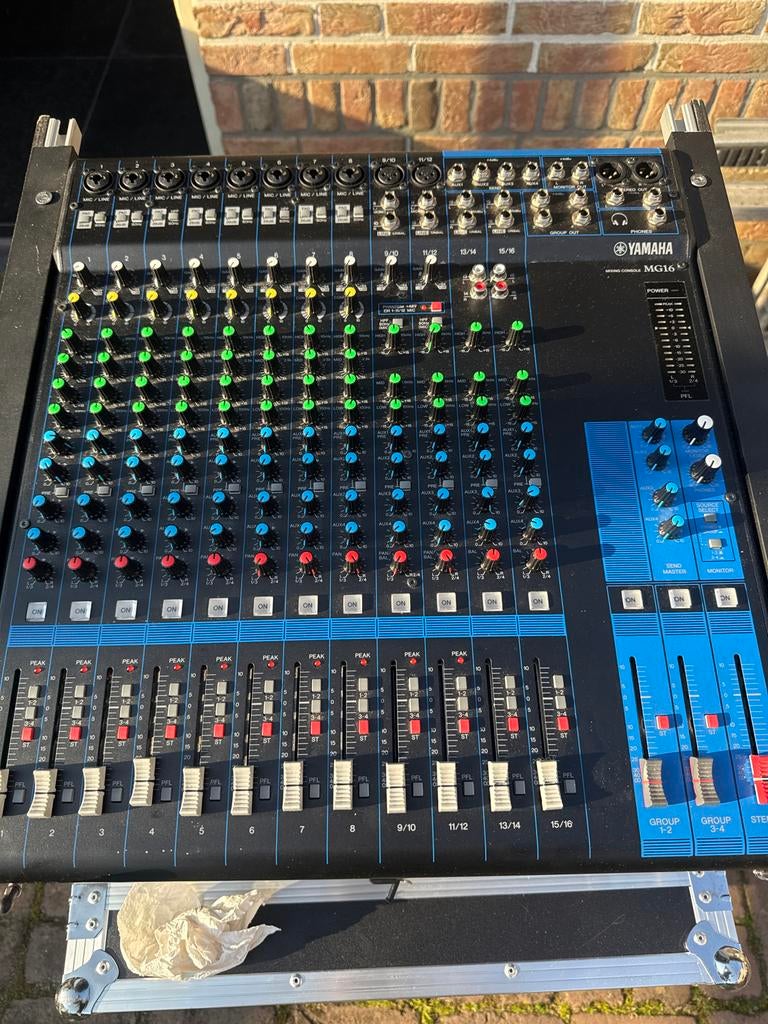 Yamaha MG16 Mengpaneel - Professionele Mixer, Ophalen, Gebruikt, 10 tot 20 kanalen, Microfooningang