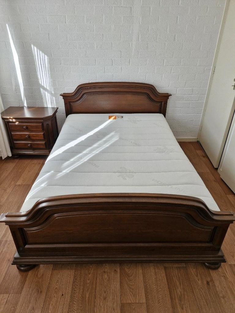 eiken bed met softline matras 2 nachtkastjes en bijzetkast, Ophalen, Bruin, Tweepersoons, 140 cm