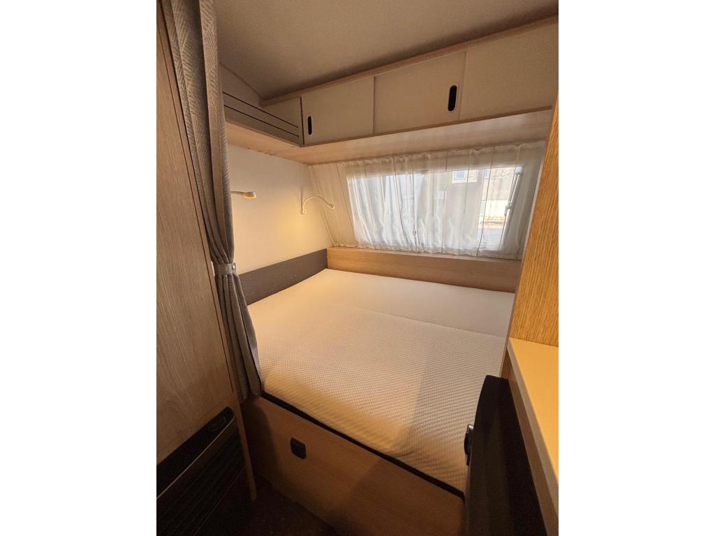 Adria Aviva 400 PS luifel, dwarsbed, 1100kg lichtgewicht., Schokbreker, Bedrijf, Treinzit, 750 - 1000 kg