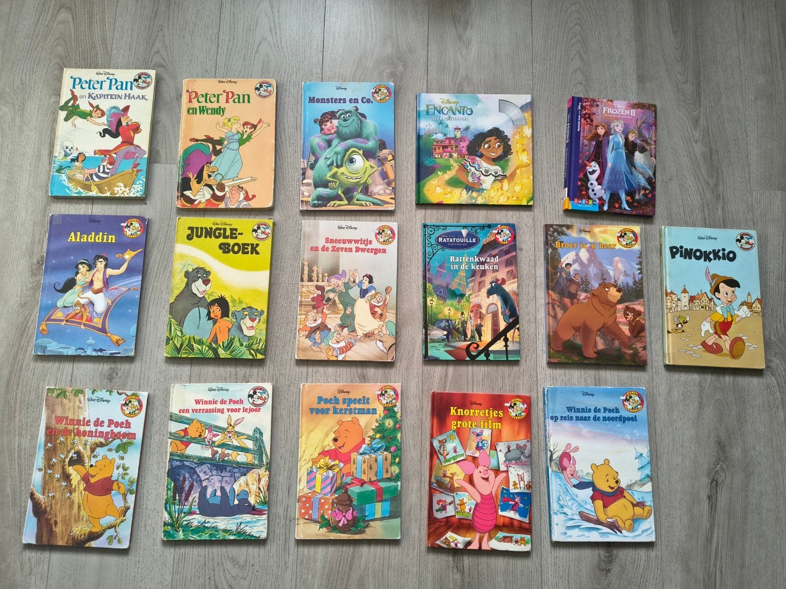 14 boeken van Disneyclub, Frozen 2, Encanto, Boeken, Ophalen of Verzenden, Gelezen