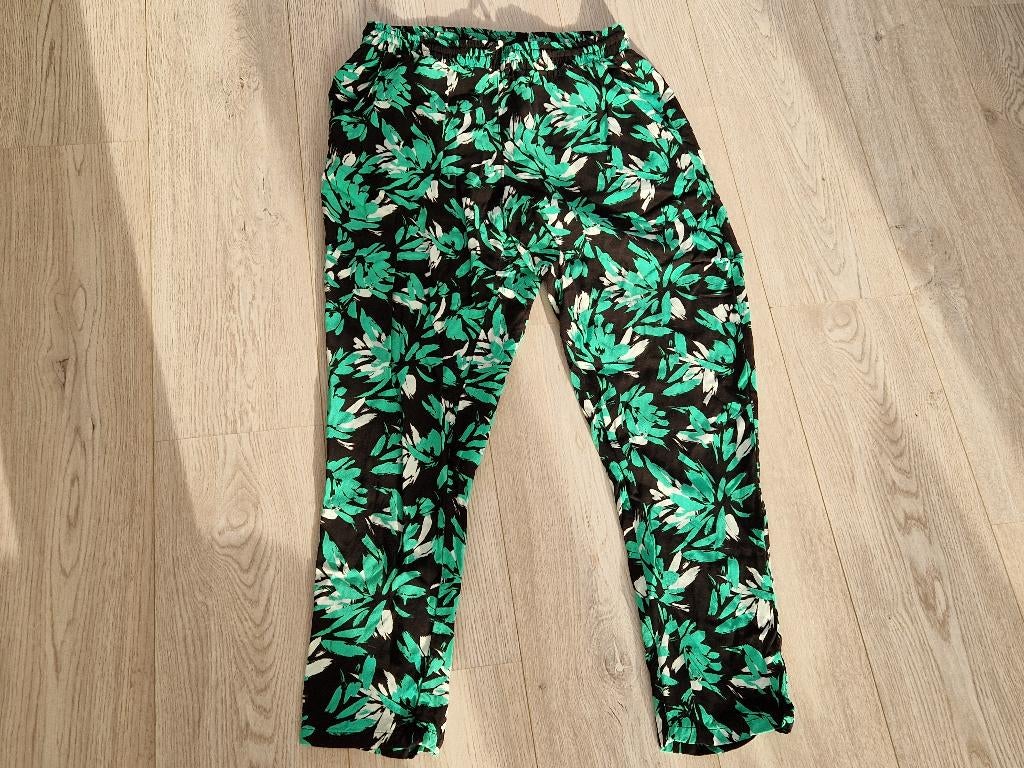 Een leuke broek met print van M&S Maat 42, Overige kleuren, Maat 42/44 (L), Ophalen of Verzenden, Zo goed als nieuw