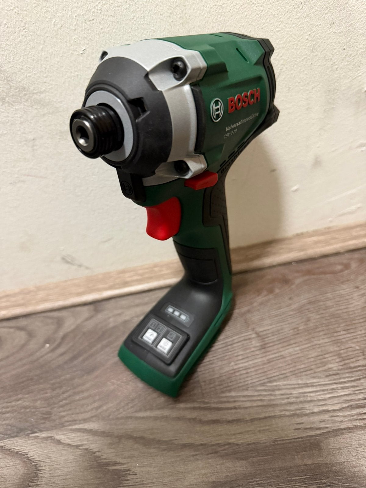 Bosch UniversalImpactDrive 18V-210 – 18V – zo goed als nieuw, Ophalen of Verzenden, Zo goed als nieuw, Boor- en Schroefmachine