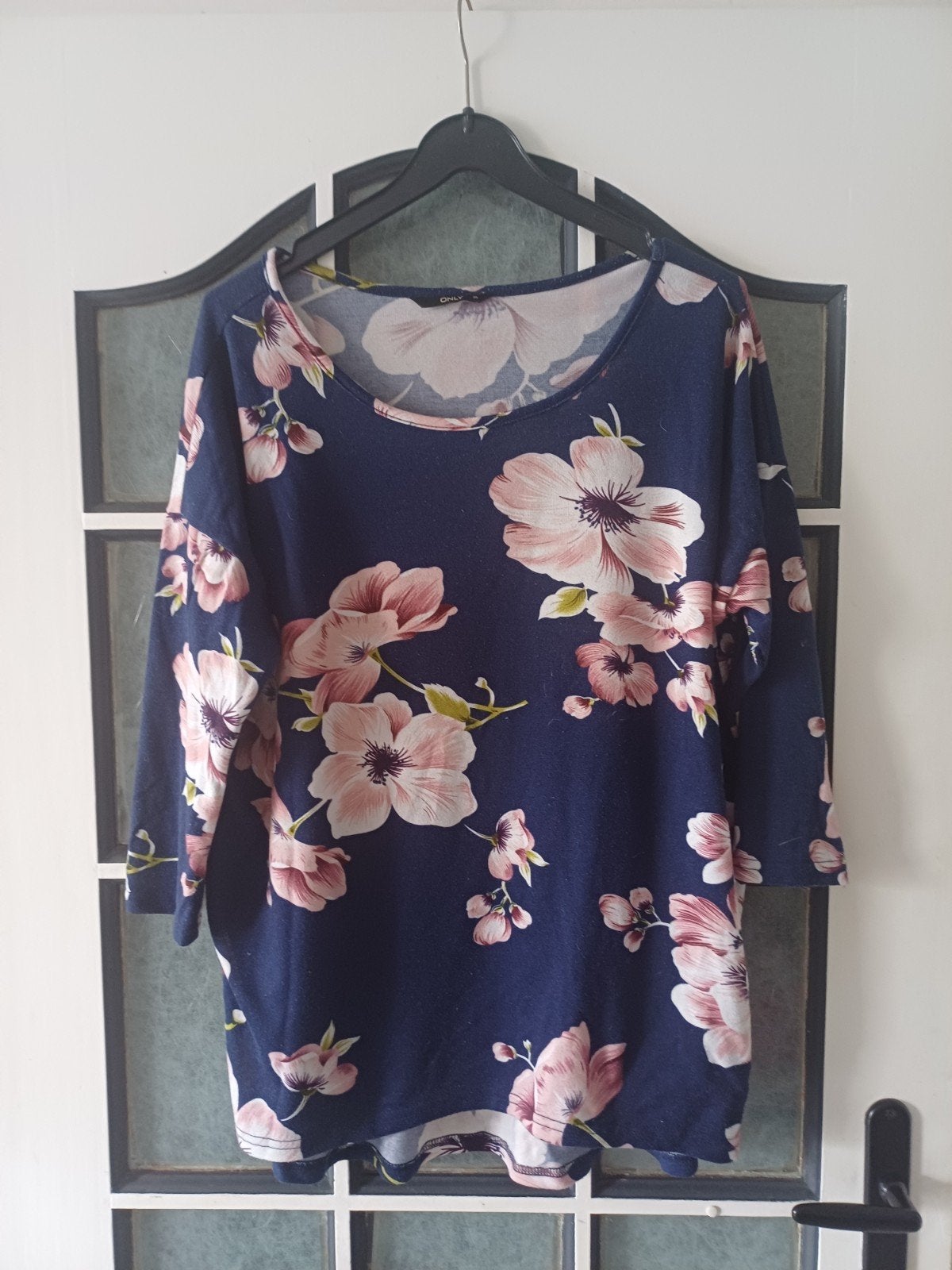 Blauwe top / shirt met roze bloemen, maat XL, Only, Blauw, Maat 46/48 (XL) of groter, Ophalen of Verzenden
