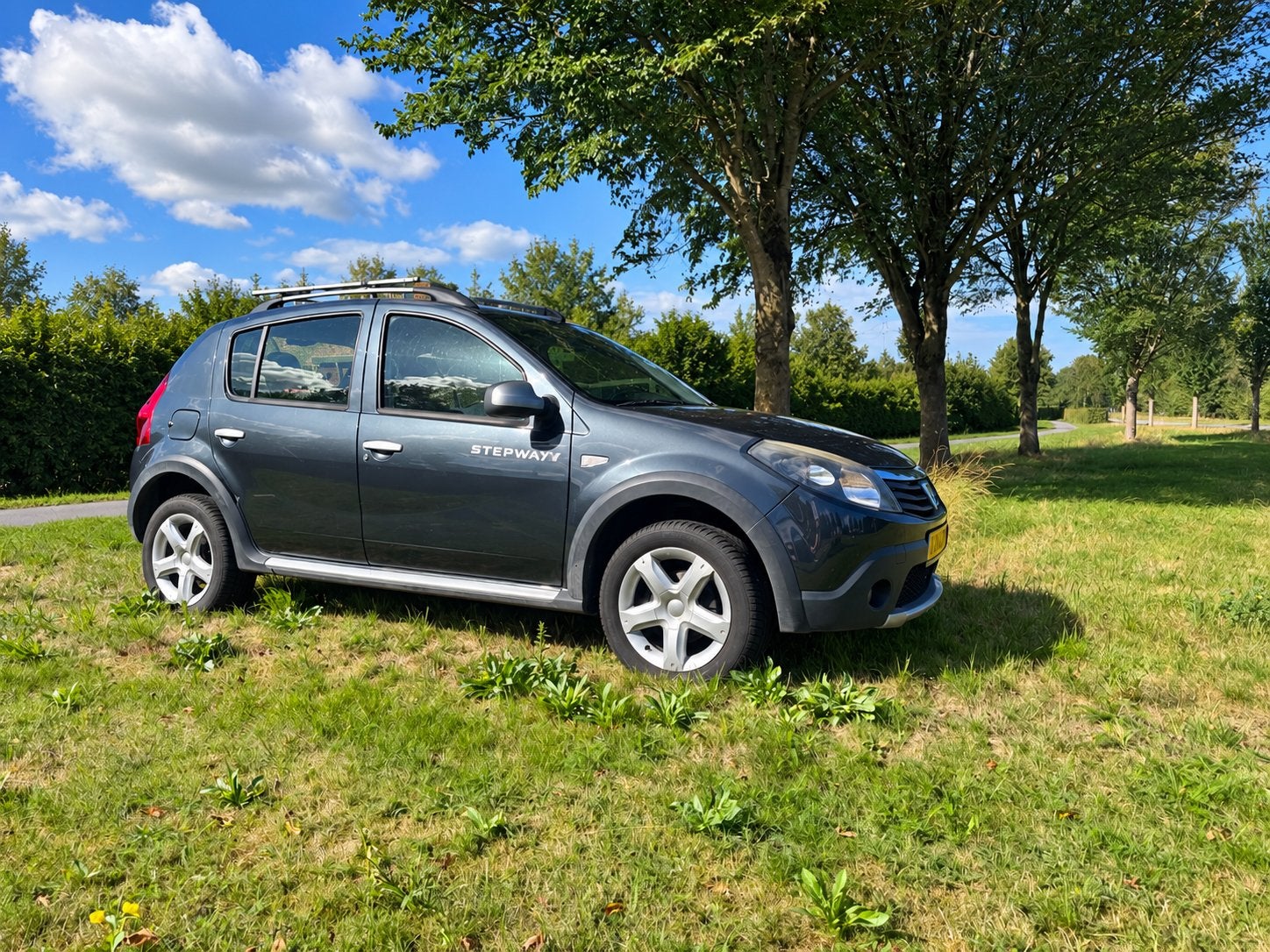 Dacia Sandero 1.6 MPI 90 Stepway 2011 Grijs, 40 €/maand, 4 cilinders, 1070 kg, Origineel Nederlands