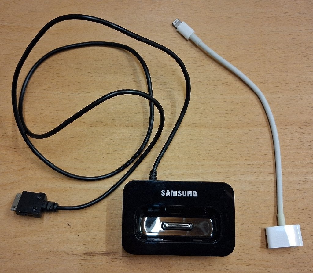 Samsung Apple iPod/Apple iPhone Dock, Ophalen of Verzenden, Gebruikt, Dock of Kabel