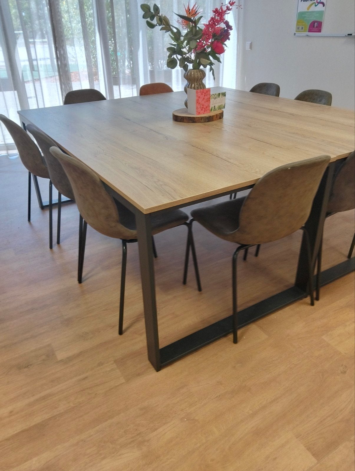 2x Eettafel met Zwart Stalen Poten en Licht Eiken Blad, Huis en Inrichting, Tafels | Eettafels, Ophalen, Gebruikt, 50 tot 100 cm