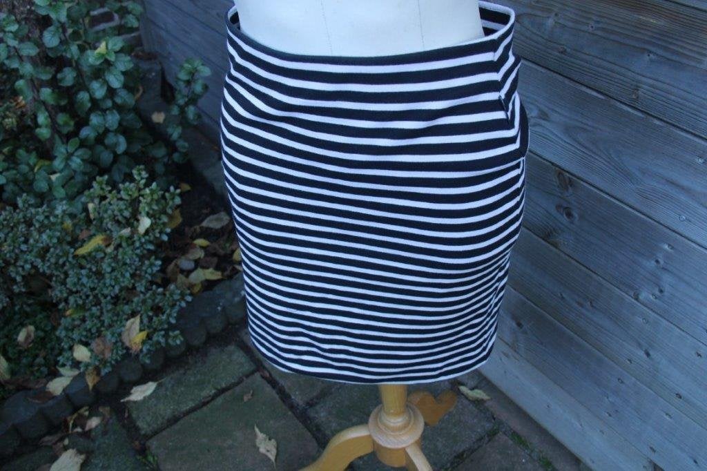 Rok zwart/ creme Marccain mt N3 (M-38) Vaste prijs, Kleding | Dames, Rokken, Maat 38/40 (M), Zwart, Ophalen of Verzenden, Zo goed als nieuw