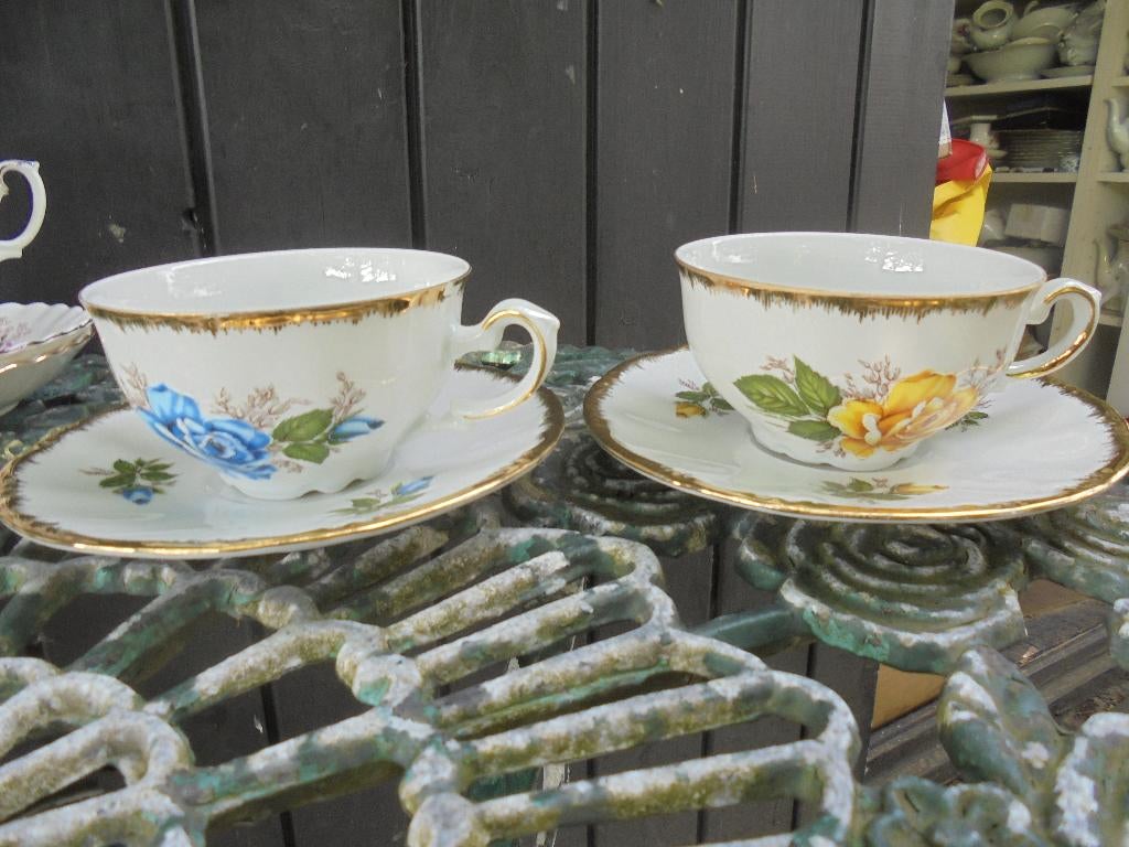 2 x Theekop en schotel Kronester Bavaria gele en blauwe roos, Antiek en Kunst, Antiek | Servies los, Ophalen of Verzenden