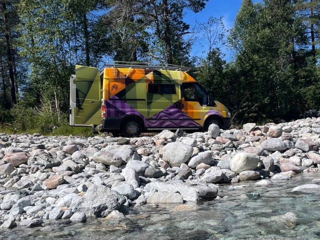 Unieke, off-grid Ford Transit buscamper voor twee personen, Ford, Tot en met 2, Particulier, Luifel