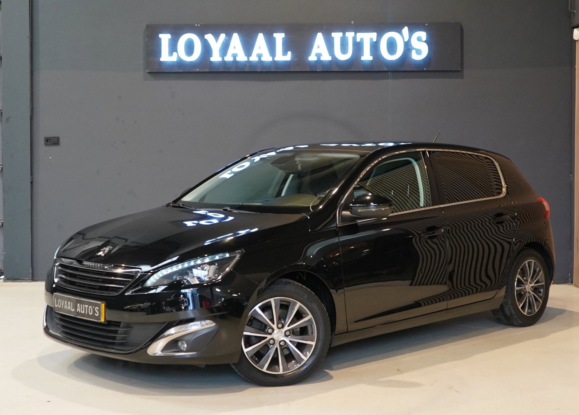 Peugeot 308 1.2 PureTech Allure | PANODAK | ACHTERUITRIJCA., Voorwielaandrijving, Stof, Euro 6, Origineel Nederlands