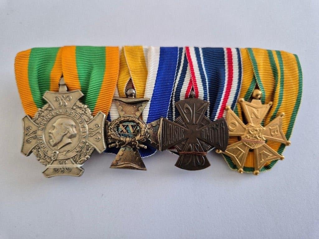Medaille set van 4 militair opgemaakte medailles, Ophalen of Verzenden, Landmacht, Nederland, Lintje, Medaille of Wings