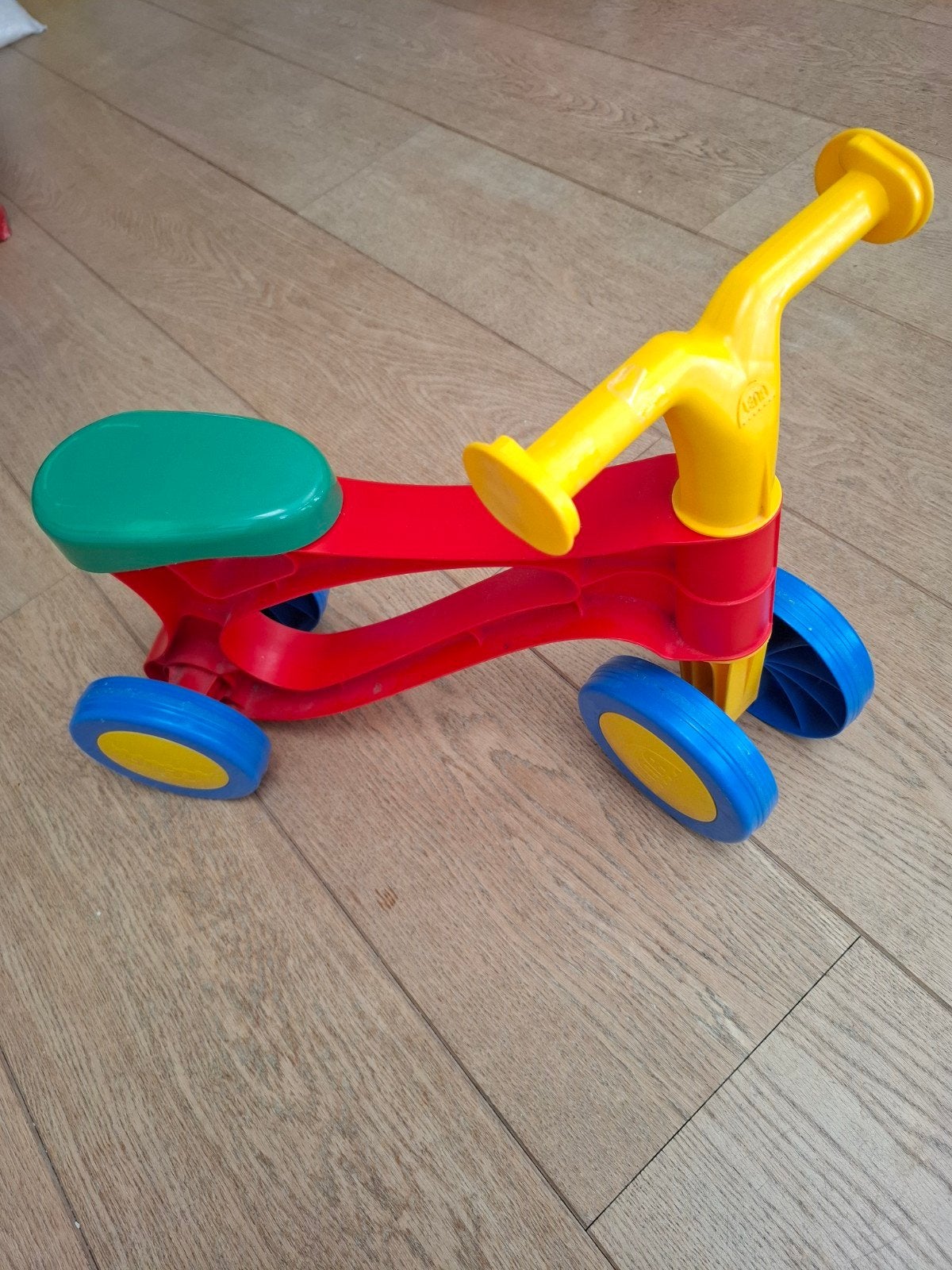 Kleurrijke Lena Loopfiets voor Peuters, Kinderen en Baby's, Ophalen, Zo goed als nieuw, Loopfiets