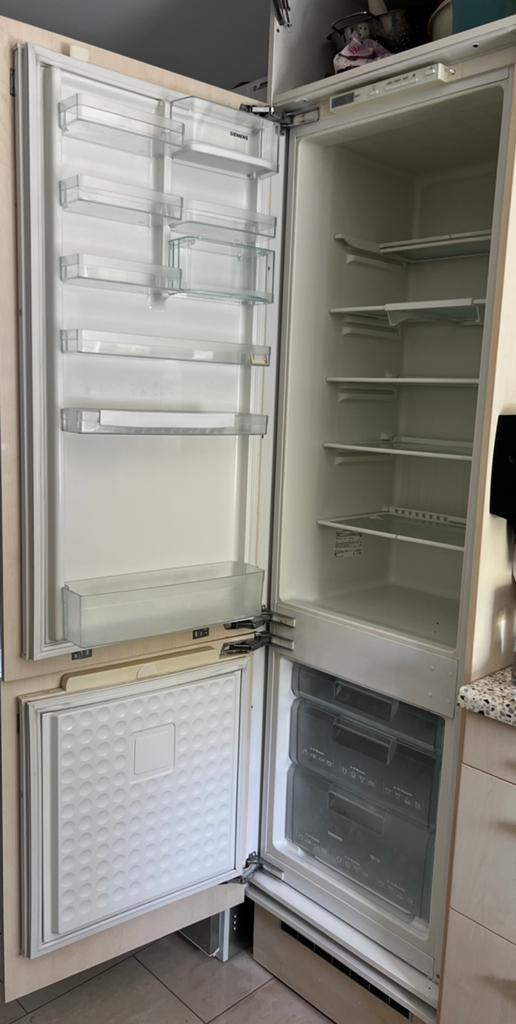 Gratis koelkast met diepvries siemens, Witgoed en Apparatuur, Koelkasten en IJskasten, Ophalen, Gebruikt, 200 liter of meer, 160 cm of meer