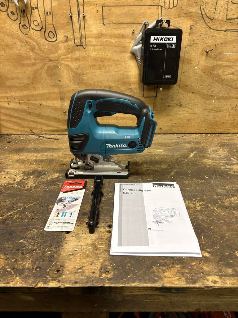 Nieuwe Makita DJV180 Decoupeerzaag, Doe-het-zelf en Verbouw, Gereedschap | Zaagmachines, Ophalen of Verzenden, Nieuw, Decoupeerzaag