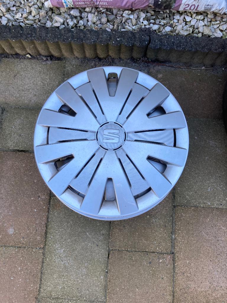 Wieldoppen Seat Ibiza, Ophalen, Gebruikt