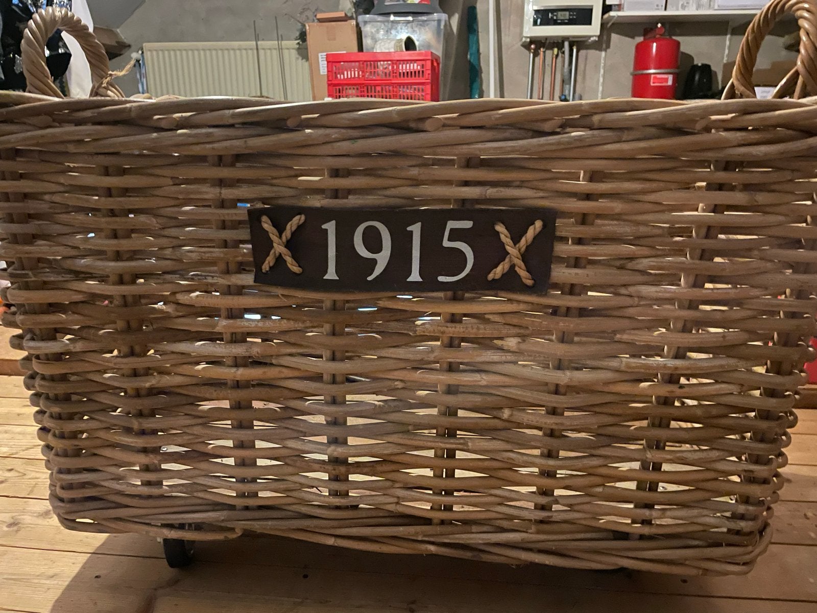 Houtmand Grote rieten mand met wielen - 78x43x51 cm, Ophalen, Gebruikt, Gevlochten, Mand