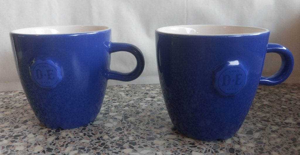2 bekers mokken mok DE Blauw Royal Raja Douwe Egberts, Huis en Inrichting, Keuken | Servies, Overige merken, Zo goed als nieuw