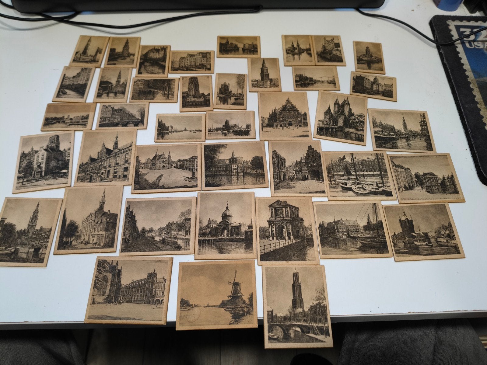 Verzameling van 44 historische stadsgezichten - Plaatjes/Ets, Boeken, Verzenden, Zo goed als nieuw, Plaatjesalbum