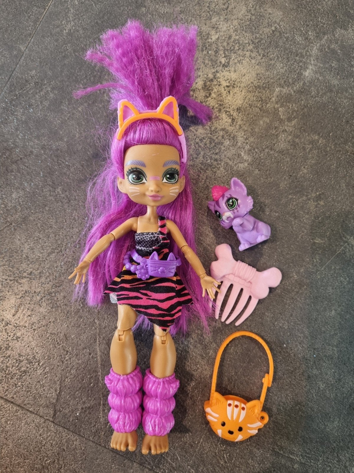 Mattel Cave Club pop met accessoires - Fernessa, Kinderen en Baby's, Speelgoed | Poppen, Ophalen of Verzenden, Zo goed als nieuw