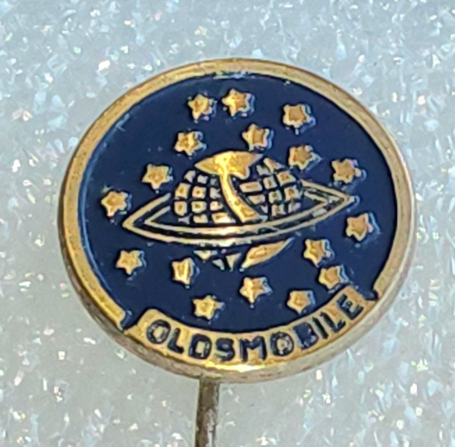 Vintage Oldsmobile Speldje - Auto Merk, Verzamelen, Ophalen of Verzenden, Gebruikt, Overige onderwerpen, Speldje of Pin