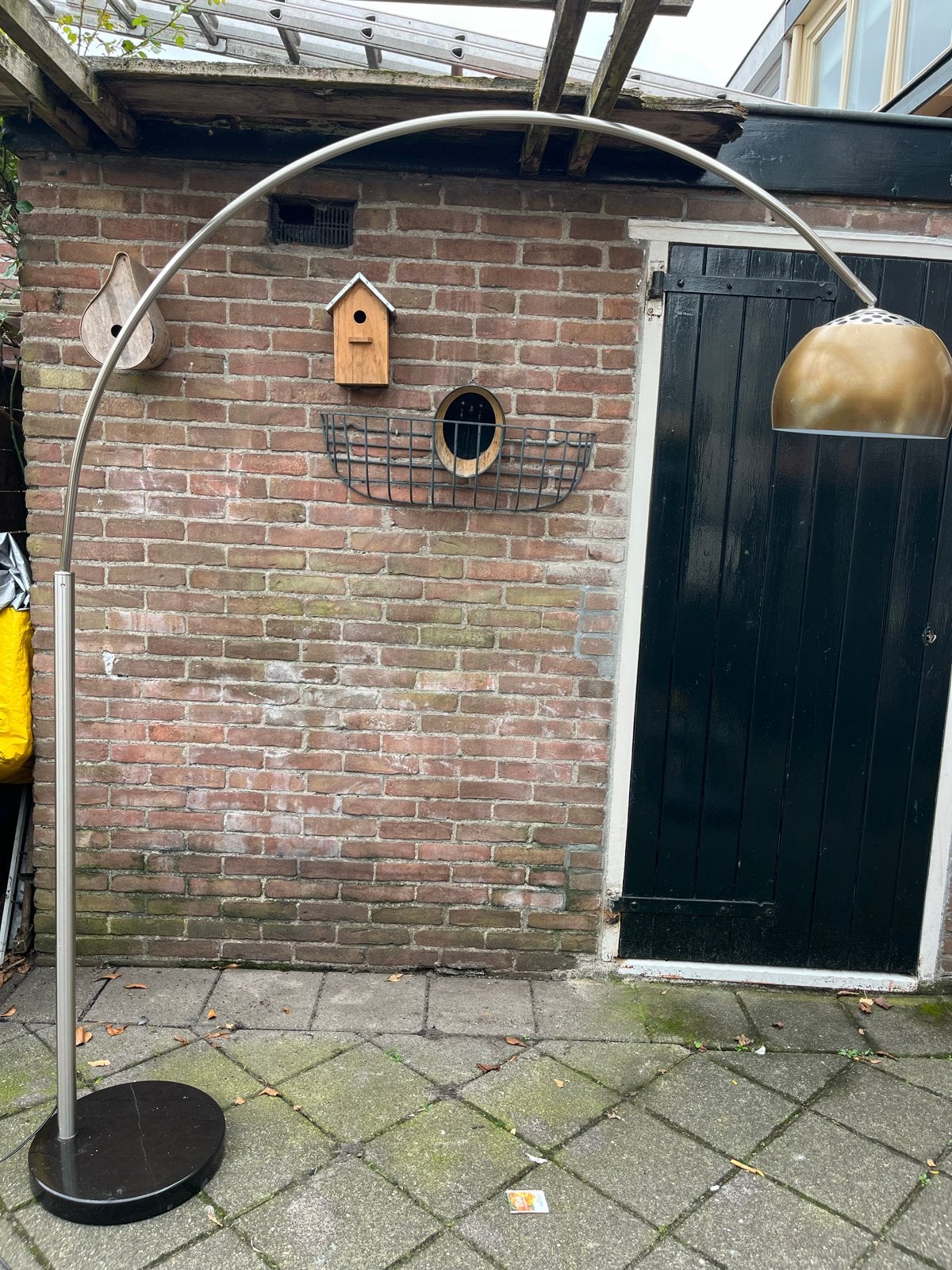 Booglamp met marmeren voet en gouden kap, Huis en Inrichting, Lampen | Vloerlampen, Ophalen, Gebruikt, 200 cm of meer, E27 (groot)