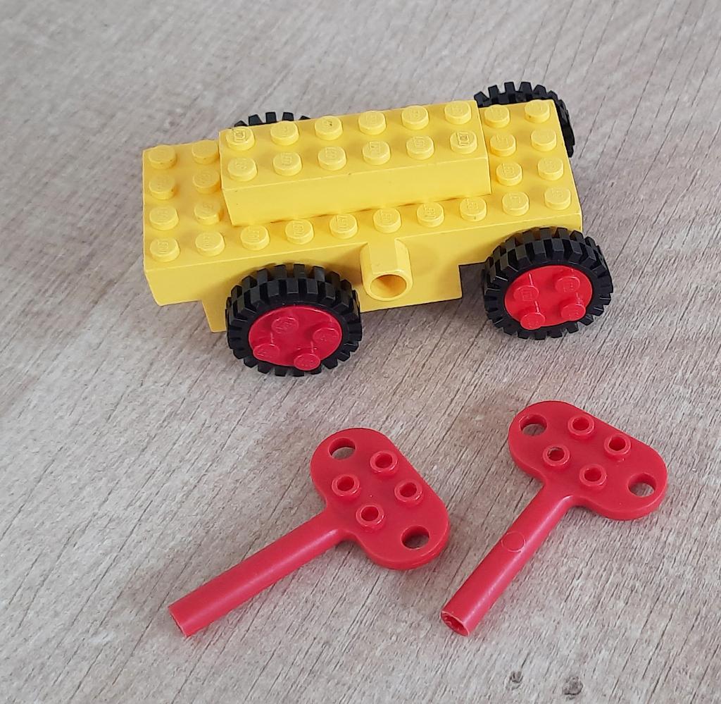 Lego 890 / 895 (Wind-Up Motor - 1981)., Ophalen of Verzenden, Zo goed als nieuw, Complete set, Lego