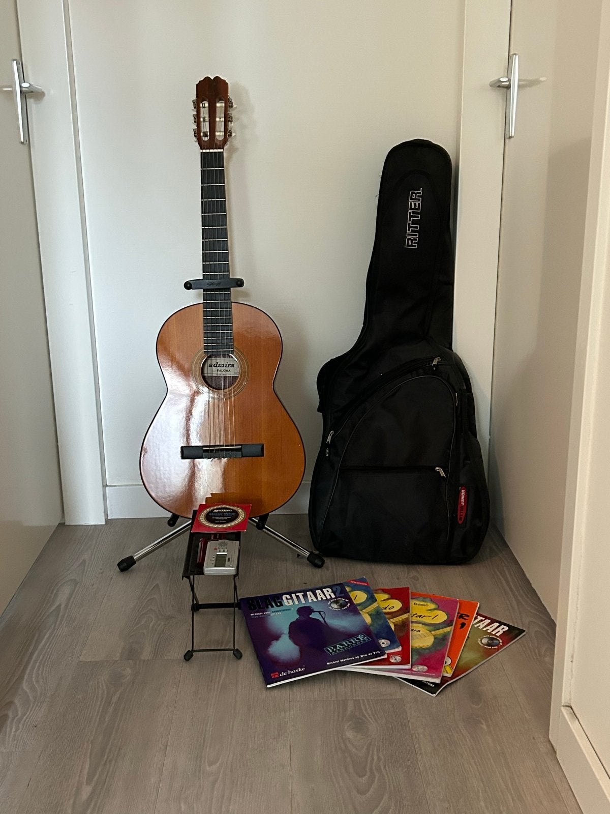 Klassieke gitaar Admira Paloma met accessoires, Muziek en Instrumenten, Ophalen, Gebruikt, Klassieke of Spaanse gitaar, Met koffer