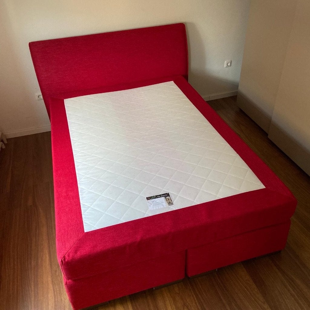Eyecatcher! Wijnrode MioDormio boxspring 140x200, Ophalen, 140 cm, Zo goed als nieuw, Twijfelaar