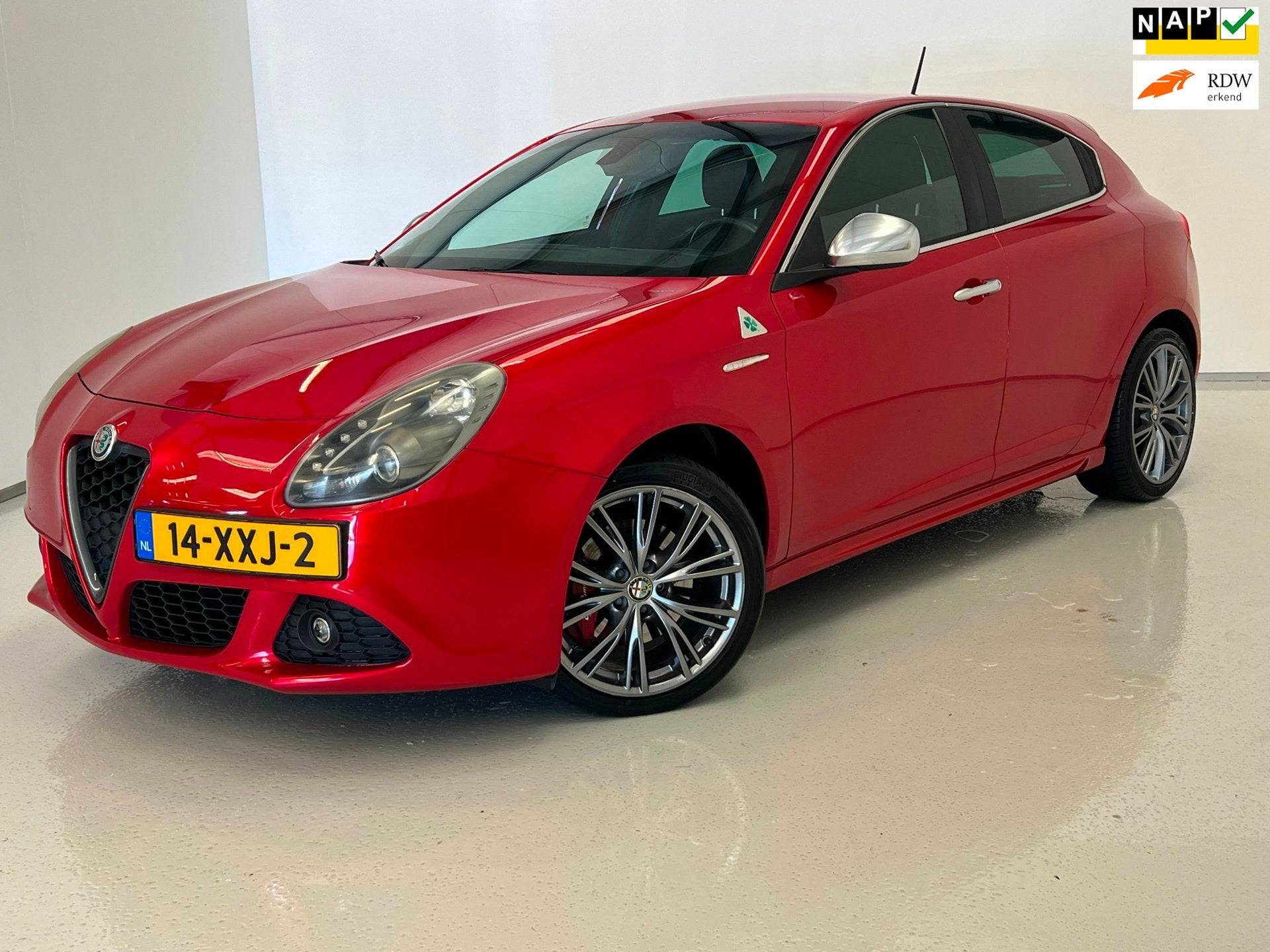 Alfa Romeo Giulietta 1.4 T Distinctive / Bose / Xenon / Lede, Auto's, Euro 5, Zwart, 4 cilinders, Bedrijf