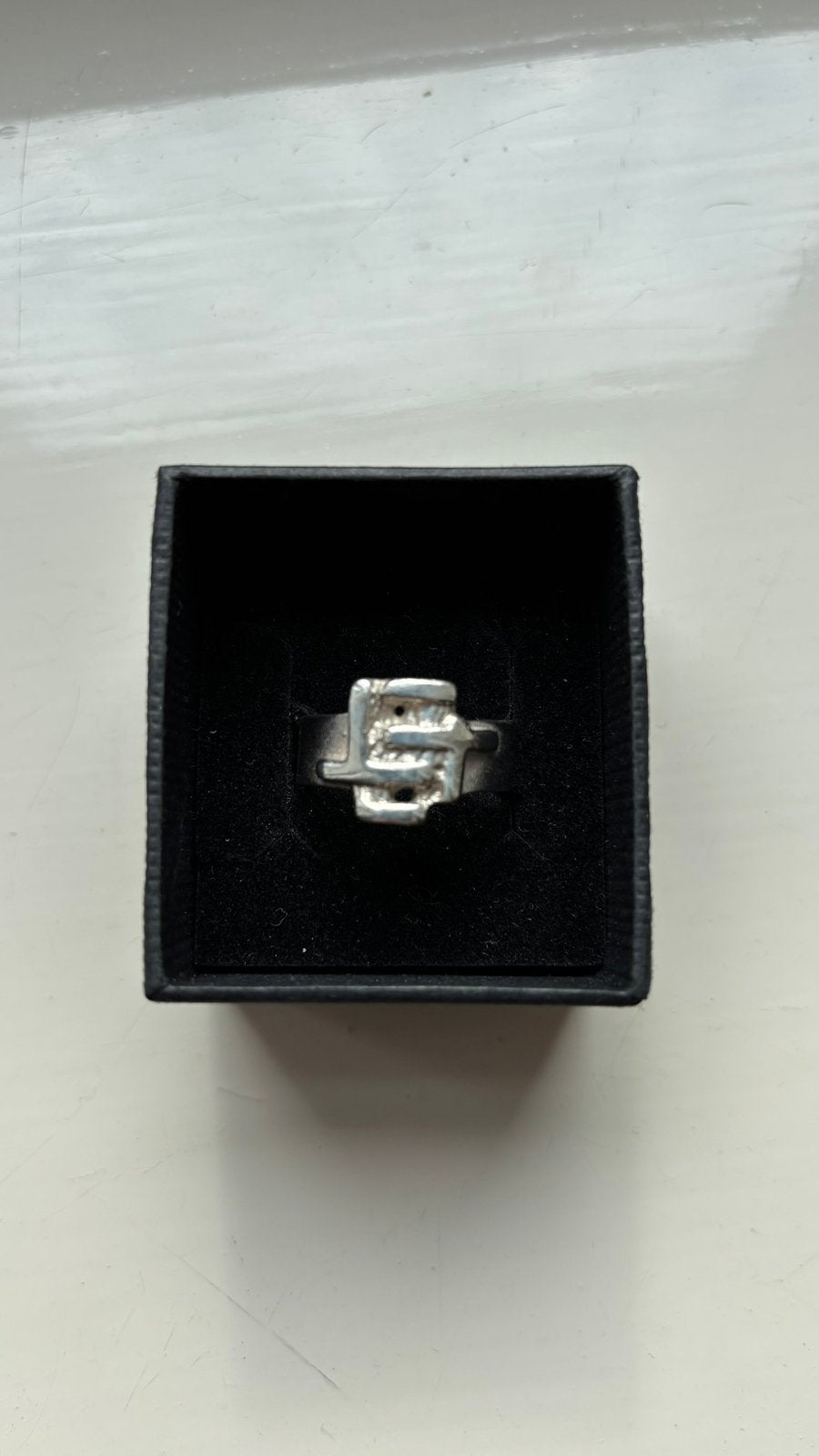 Brede zilveren ring van edelsmid maat 19, Sieraden, Tassen en Uiterlijk, 19 tot 20, Ophalen of Verzenden, Zo goed als nieuw, Dame