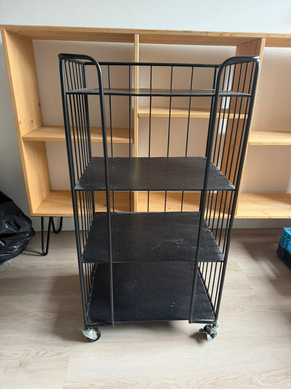 Zwart stalen trolley, Huis en Inrichting, Ophalen, Zo goed als nieuw