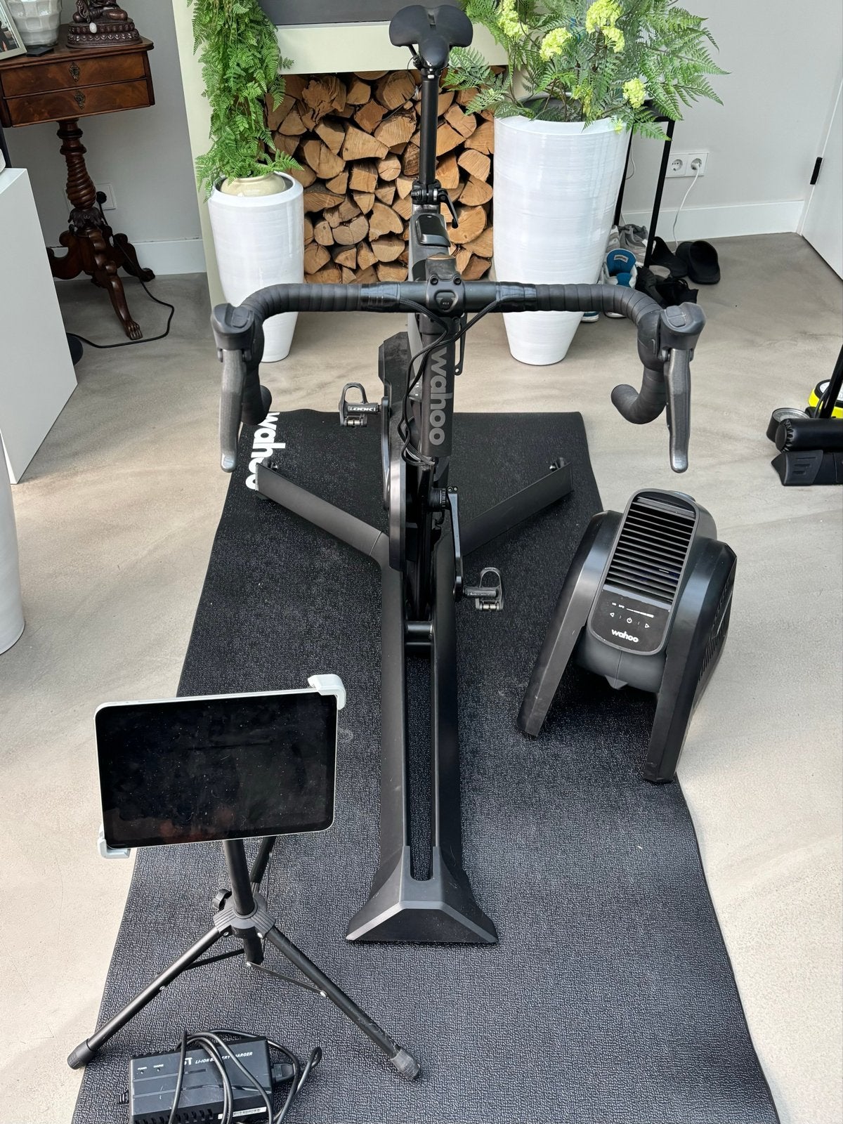 Foto 2 van Wahoo Kickr Bike complete set met accessoires