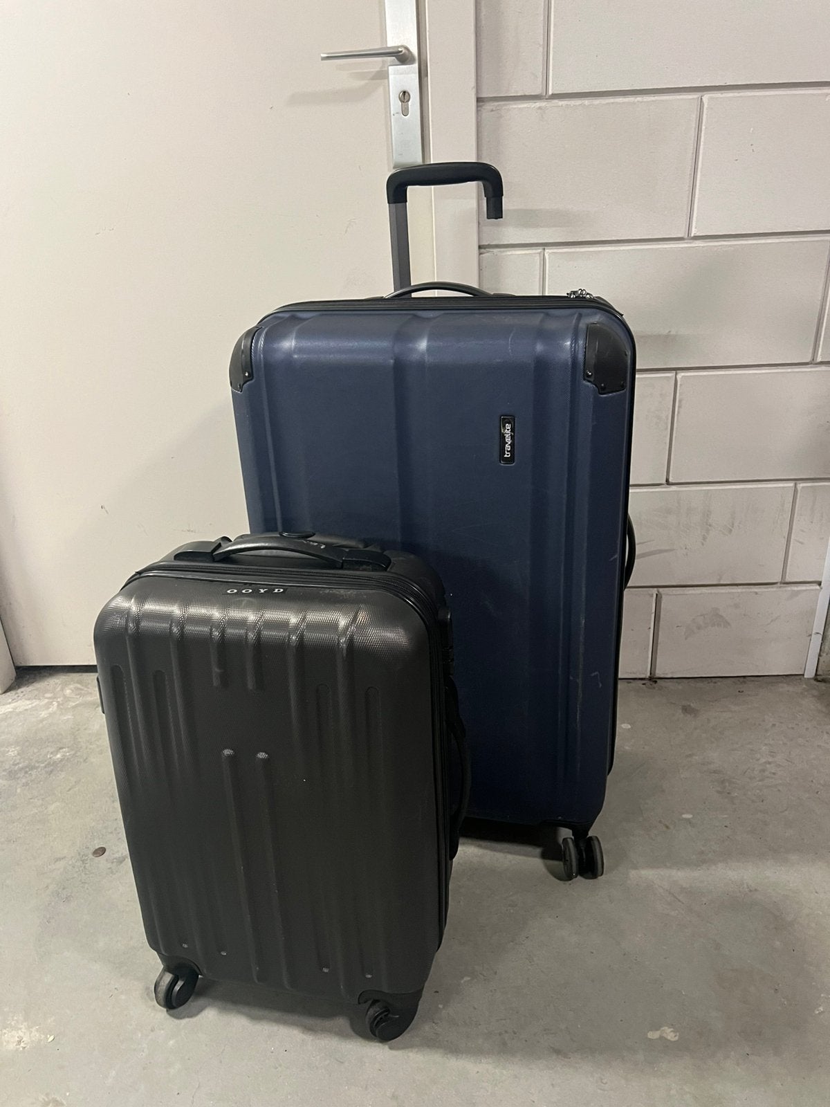 Travelite grote koffer en kleine zwarte koffer, Hard kunststof, 45 tot 55 cm, Ophalen of Verzenden, Zo goed als nieuw