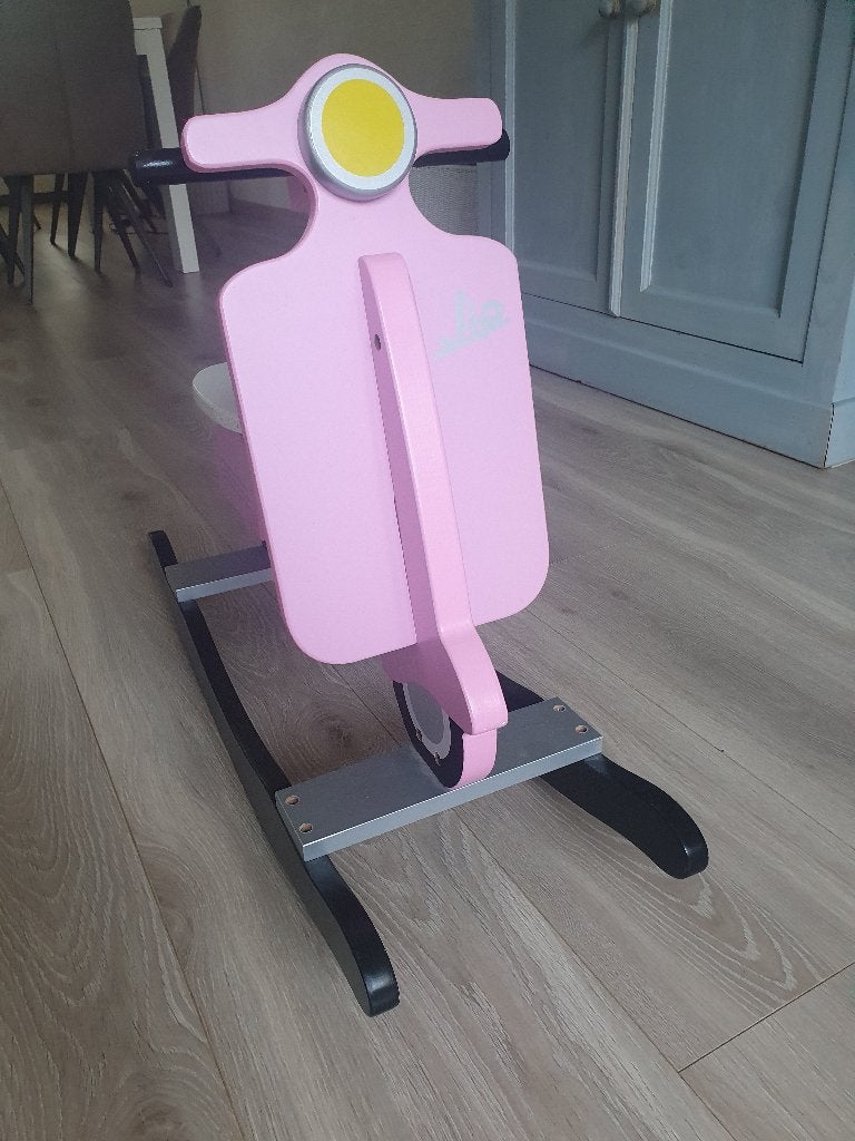 Roze houten scooter om op te hobbelen, Ophalen, Zo goed als nieuw