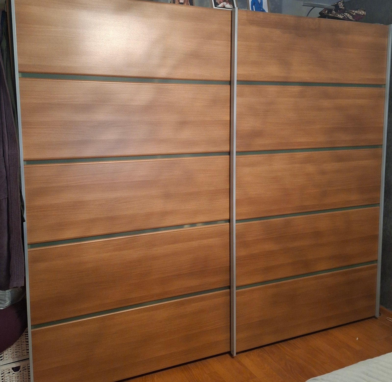 Ruime houten kledingkast met schuifdeuren, Ophalen, Met deur(en), Gebruikt, 200 cm of meer