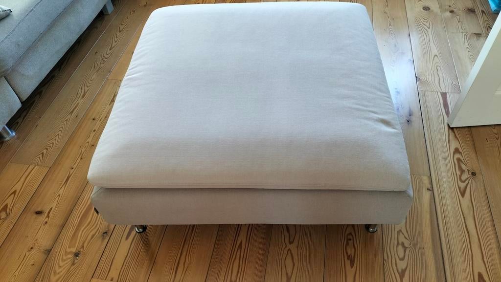 Lichtgrijze poef/voetenbank/hocker, Ophalen, Gebruikt, Vierkant, 75 tot 100 cm