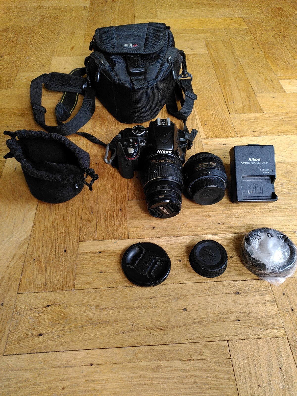 Nikon D3300 spiegelreflexcamera met 2 lenzen en accessoires, Gebruikt, Spiegelreflex, Ophalen of Verzenden, 4 t/m 7 keer