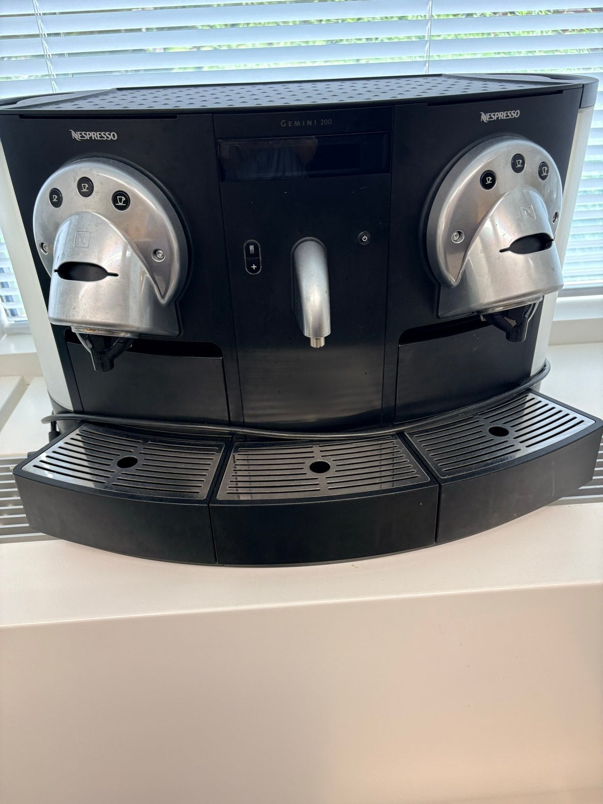 Nespresso Gemini CS203 Koffiemachine - Zakelijk gebruik, Witgoed en Apparatuur, Ophalen, Koffiepads en cups, Gebruikt, 10 kopjes of meer