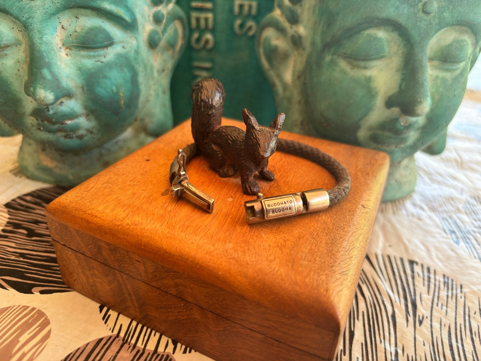 Buddha to Buddha zilveren slot met lederen armband, Sieraden, Tassen en Uiterlijk, Armbanden, Ophalen, Gebruikt, Bruin, Leer