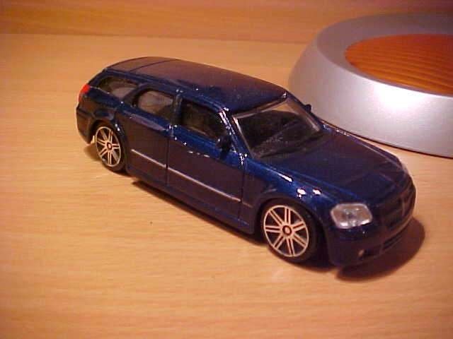 Maisto - Dodge Magnum R/T Wagon [blauw] 1/43, Ophalen of Verzenden, Gebruikt, Auto, Overige merken