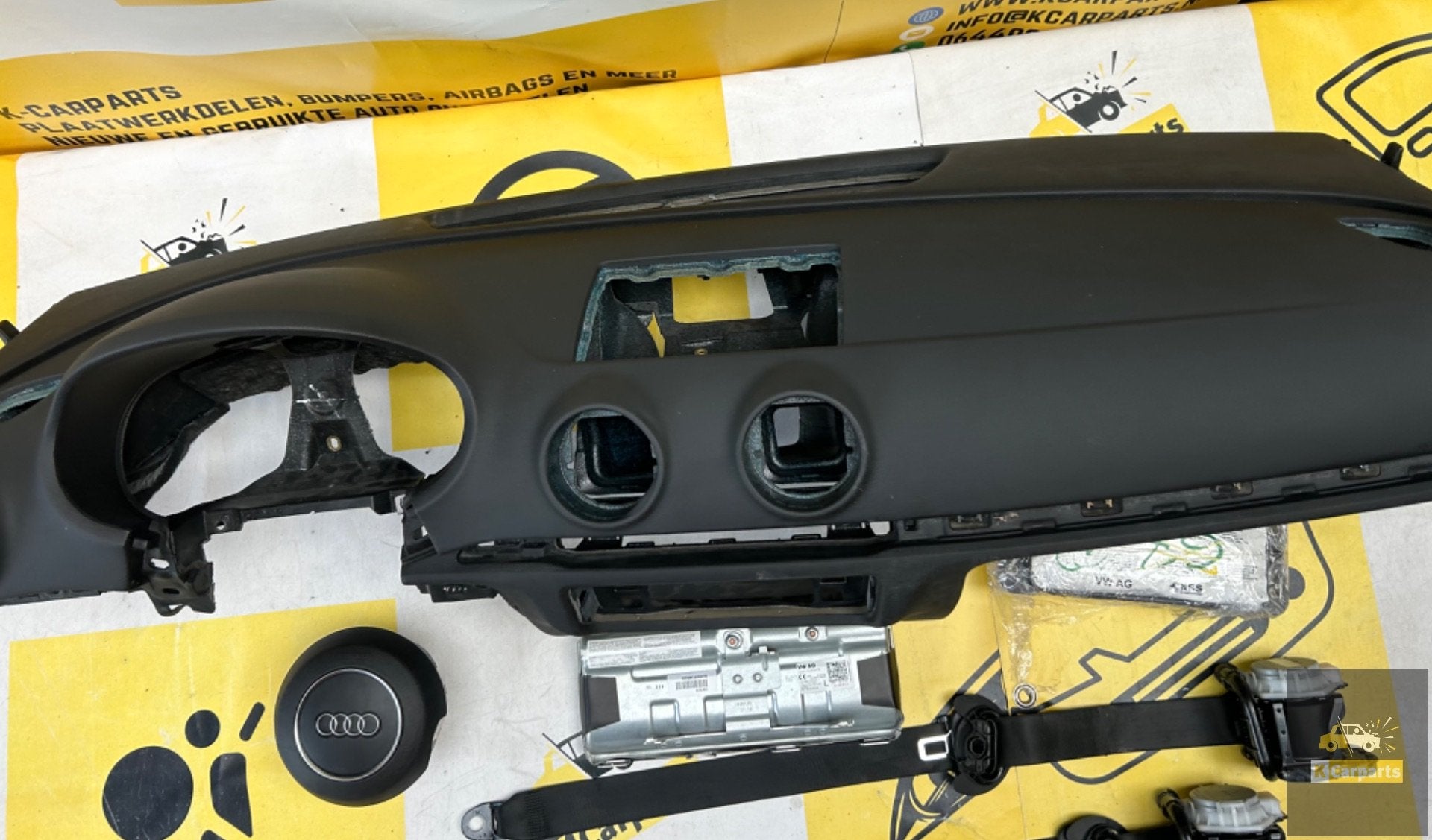 Audi A3 8V Compleet Dashboard set 2013-2018 origineel, Auto-onderdelen, Info@fabrikant.eu, Fabrikantstraat 1
1000 AA  Amsterdam, NL