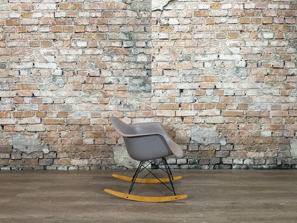 Vitra RAR – Grijs kunststof | Charles & Ray Eames, Ophalen, Design, 75 tot 100 cm, Zo goed als nieuw