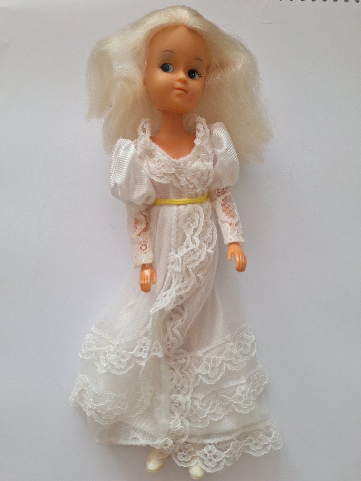 Vintage pop met blond haar en witte kanten jurk, Ophalen of Verzenden, Gebruikt, Overige typen