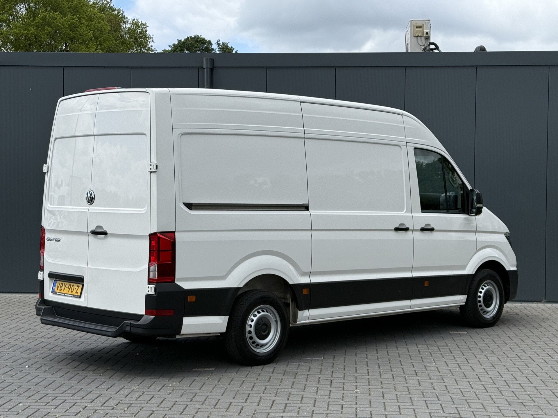 Volkswagen Crafter 2.0 TDI 141 PK / L3H3 / 1e EIGENAAR / ZEE, Voorwielaandrijving, Gebruikt, Euro 6, 4 cilinders