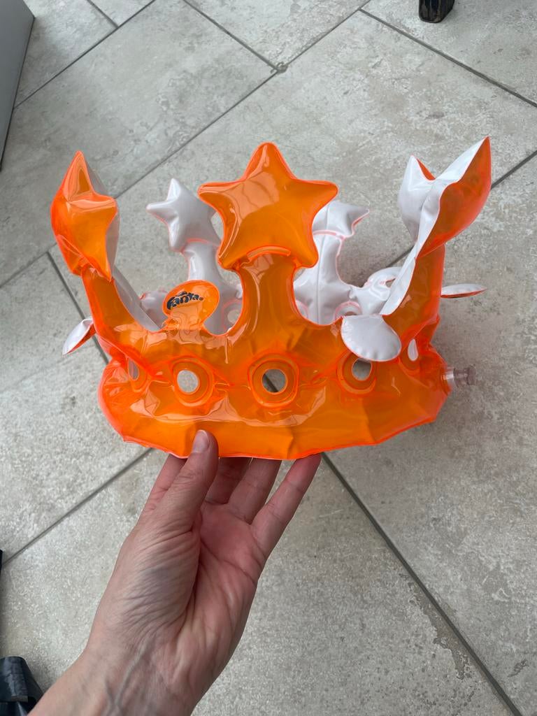 Opblaasbare oranje Kroon (fanta), Ophalen of Verzenden, Zo goed als nieuw, Hoed of Pruik, Oranje of Koningsdag