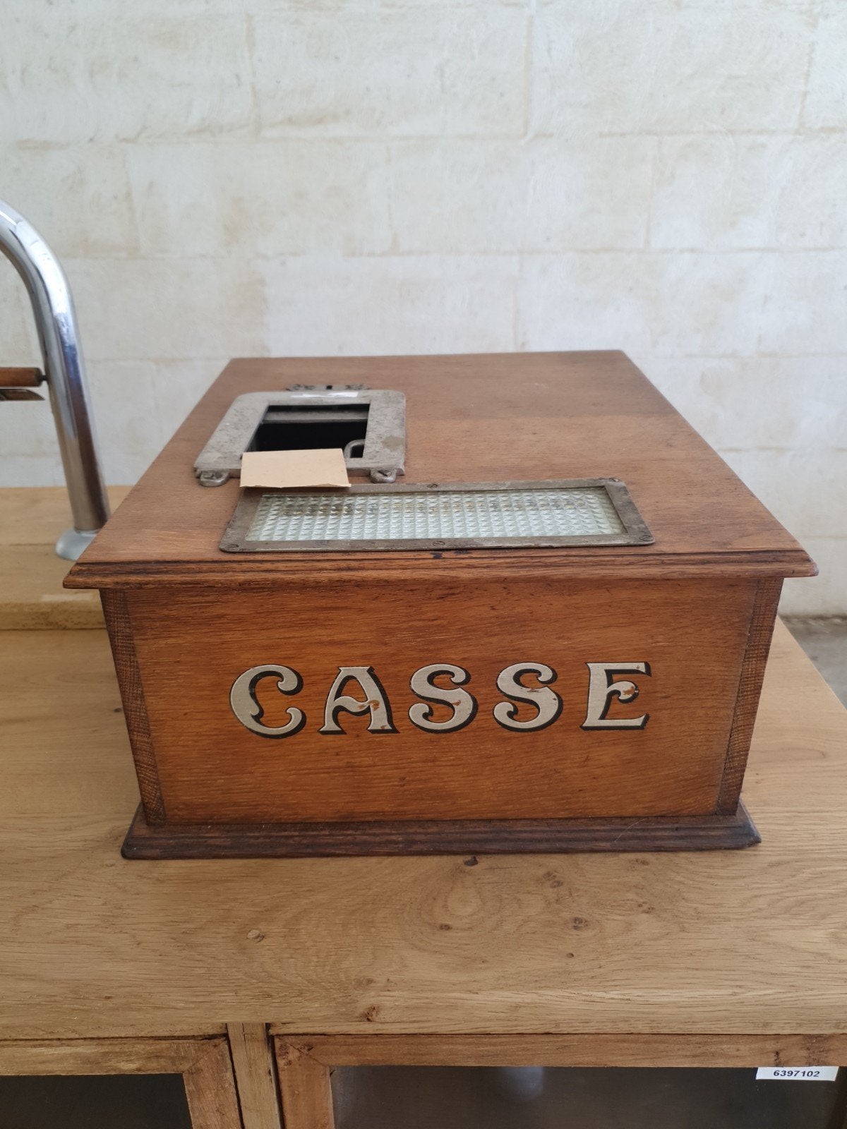 Antieke houten kassa met 'CASSE' inscriptie en lade, Ophalen