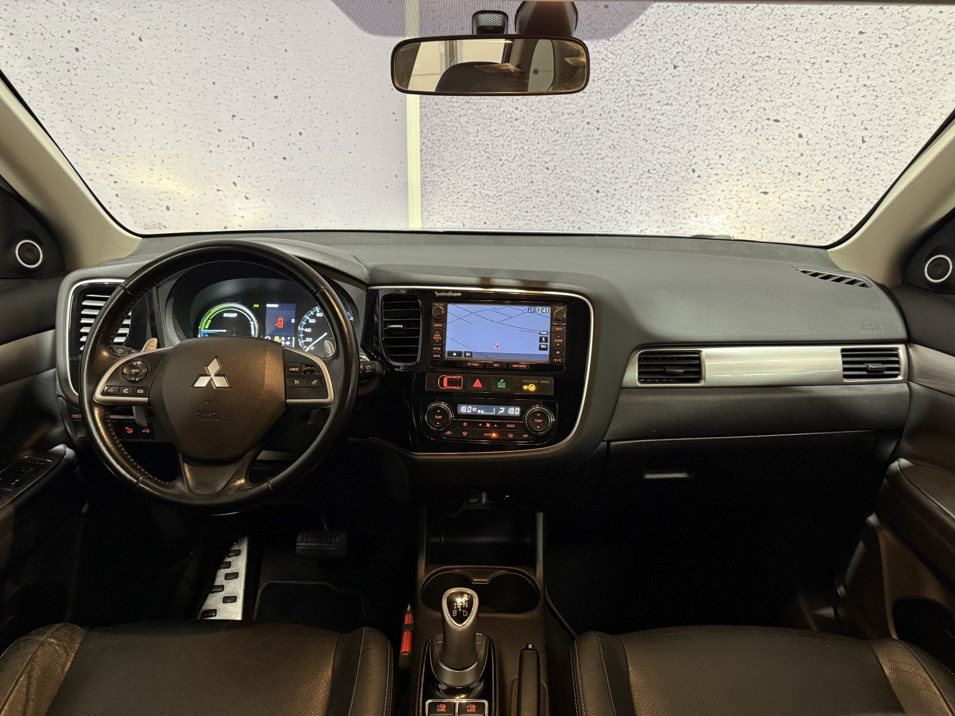 Mitsubishi Outlander 2.0 PHEV instyle // TREKHAAK // LEDER /, Zwart, 4 cilinders, Blauw, Bedrijf