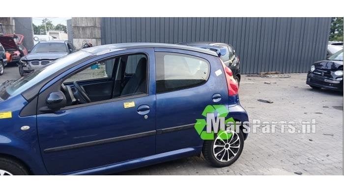 Portier 4Deurs links-achter van een Peugeot 107 (KNR), Auto-onderdelen, Gebruikt, -, Deur, -