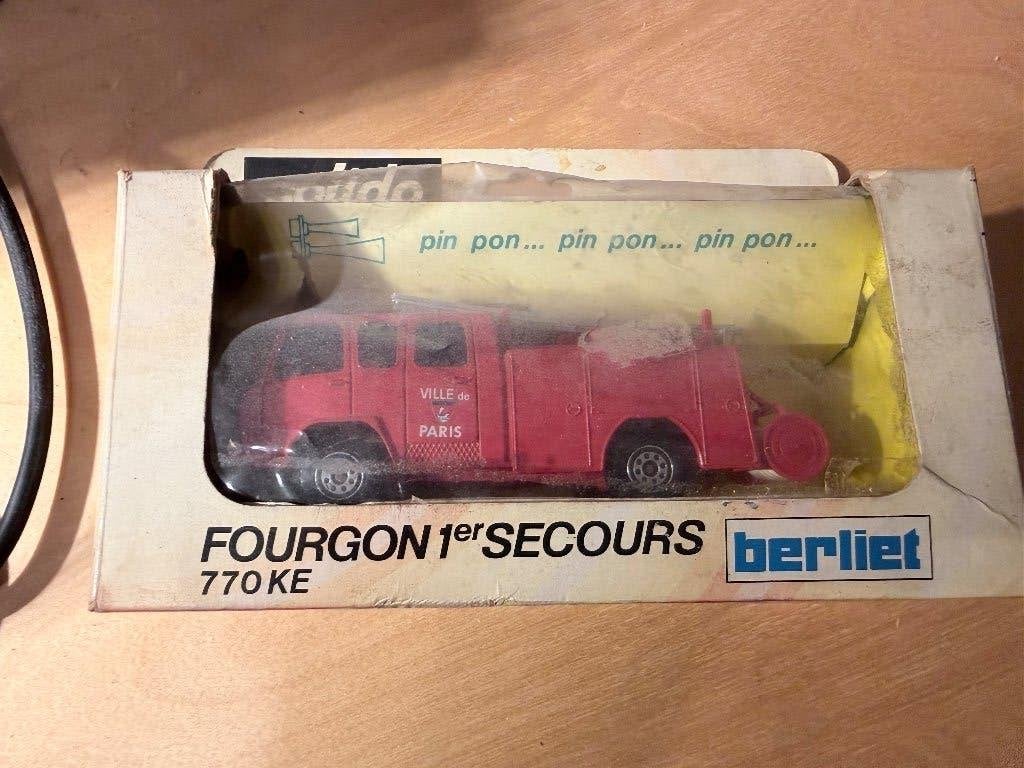 Solido Berliet Brandweerwagen "Ville de Paris" - Vintage, Overige merken, Gebruikt, 1:50 of kleiner, Ophalen of Verzenden