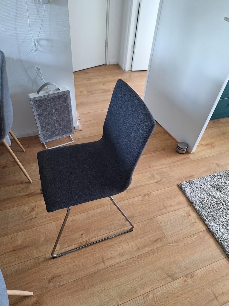 2 IKEA VOLFGANG eetkamerstoelen- Grijs met metalen onderstel, Huis en Inrichting, Stoelen, Gebruikt, Twee, Ophalen of Verzenden